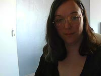 Ik ben een spontane dame die bijna niets te gek vind. Ik sta voor veel dingen open zolang we het samen maar gezellig hebben. Heb je een lekker verzoekje? vraag het me dan zeker.