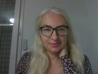 I’m a girl who balances calmness with a touch of playfulness. I enjoy feeling the rhythm of life, catching small moments and turning them into an atmosphere you want to stay in. I appreciate honesty, sincerity, and easy communication—it