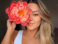 topless webcam girl ElsaLove