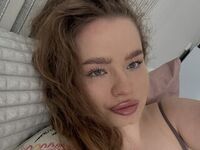 camgirl playing with dildo TracySimmons
