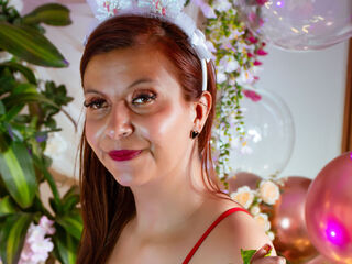 naked camgirl masturbating with vibrator AmberRousee