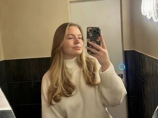 camslut fingering pussy AryaThomas