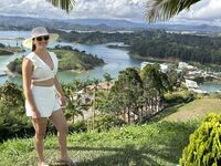 naked cam girl masturbating with sextoy AuraCrhistina