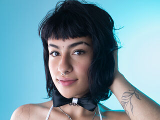 camslut fingering shaved pussy BrianaBlake