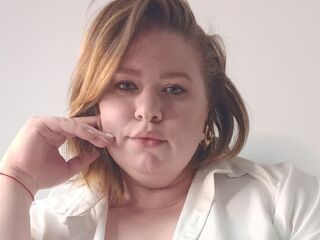 camwhore masturbating with dildo ChloeThru