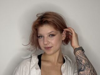 camgirl playing with vibrator CurtisJergen