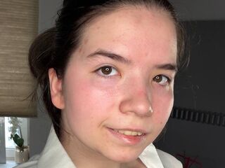 live webcam performer DaisyMolen