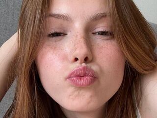 naked camgirl masturbating with dildo DianaMuse