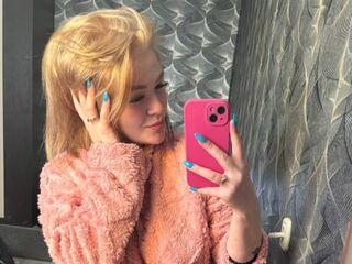 camwhore fingering pussy ElizabethCamaro