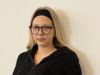 adult cam sex FrancesVirunes