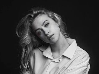 camslut video GwynethHibbits