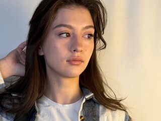 camslut topless HermilaKegerries