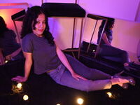 cam girl masturbating with sextoy KyaraLux