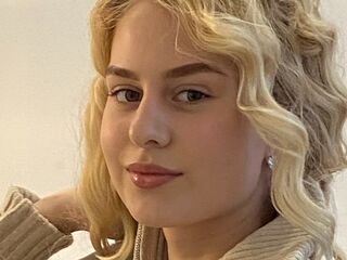 topless camgirl LaniePlewa