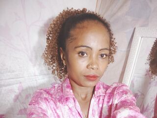 free live chatroom LayahMorgane