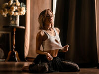 hot cam girl masturbating with vibrator LeilaReal