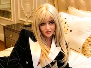 camgirl shaving pussy LexieSellene