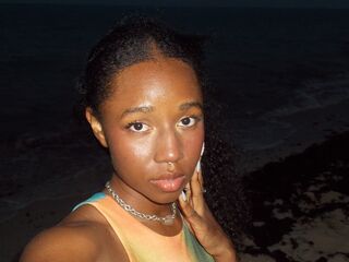 camgirl masturbating with dildo LilithAnnabell