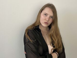 naked cam girl masturbating MadalineMosman
