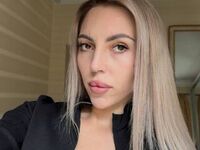camwhore spreading pussy MelisaDee