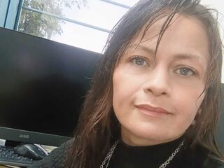 mastubating web cam girl MelissaGomez