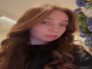 camgirl masturbating with sex toy MiaIvory