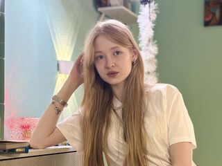 hot naked camgirl MinnieTallacksen
