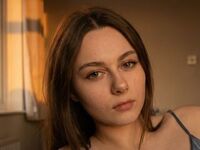 naked webcam girl photo MireyaElowen