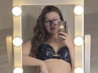 topless webcamgirl MoraLamons