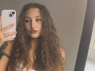 naked webcamgirl NicholMikrot