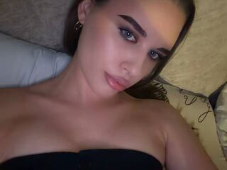 live sex cam RhiannonJumper