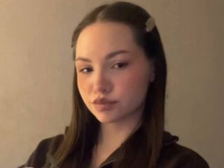 naughty camgirl fingering shaved pussy RolandeViscarra