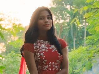 masturbating camgirl Royles