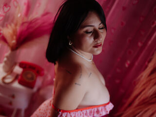 hot cam girl masturbating with vibrator SaraGuzmann