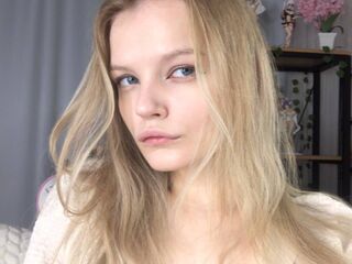 naked cam girl fingering pussy ShelyMilan