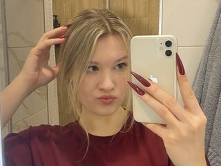 naked camgirl SkyeDavi