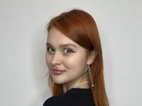 naked camgirl fingering pussy YaelMathey